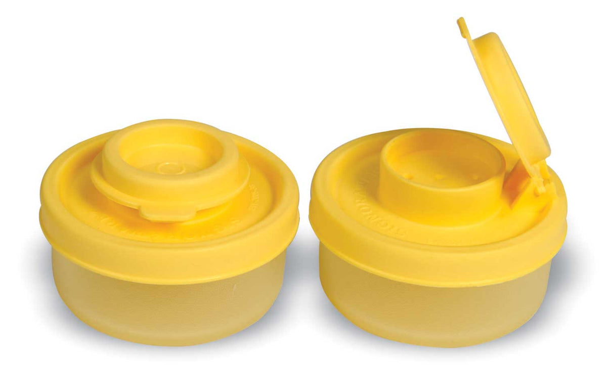 Spice Shaker Small, Set of 2, Moisture Proof Salt Shaker to go Camping Picnic Outdoors Kitchen Lunch Boxes Travel Spice Set with Colourful Covers Lids Plastic Airtight Spice Jar Dispenser