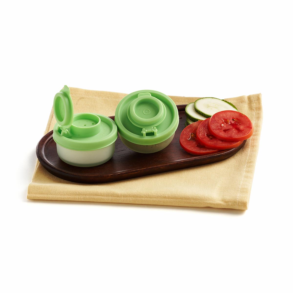 Spice Shaker Small, Set of 2, Moisture Proof Salt Shaker to go Camping Picnic Outdoors Kitchen Lunch Boxes Travel Spice Set with Colourful Covers Lids Plastic Airtight Spice Jar Dispenser